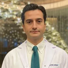 Op. Dr. Ömer Burak Eriçek — Beyin Ve Sinir Cerrahisi. Portre fotoğrafı.