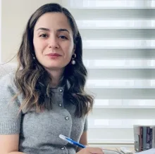 Psk. Dan. Aysun Bayram — Bursa. Portre fotoğrafı.