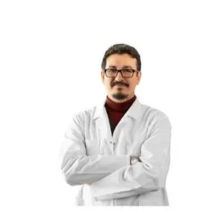 Uzm. Dr. Alper Aziz Hüdai Ayaslı — Nöroloji. Portre fotoğrafı.