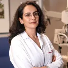 Prof. Dr. Dicle Hazırolan — Göz Hastalıkları, İstanbul. Portre fotoğrafı.