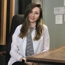 Fzt. Merve Civelek Bozkaya — Fizyoterapi Ve Rehabilitasyon, Konya. Portre fotoğrafı.