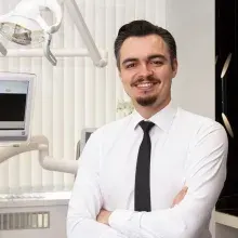 Uzm. Dr. Ömer Polat — İstanbul. Portre fotoğrafı.