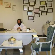 Op. Dr. Melek Ekici — Kadın Hastalıkları Ve Doğum, Gaziantep. Portre fotoğrafı.