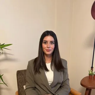 Psk. Esra Coşkun — Psikoloji, Ankara. Portre fotoğrafı.