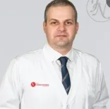 Doç. Dr. Budak Akman — Ortopedi Ve Travmatoloji, Ataşehir, İstanbul. Portre fotoğrafı.