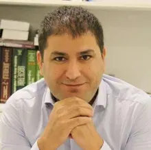 Op. Dr. Erkan Akan — Kadın Hastalıkları Ve Doğum, Bahçelievler, İstanbul. Portre fotoğrafı.