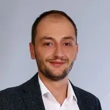 Psk. Erdem İradeli — Psikoloji. Portre fotoğrafı.