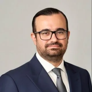 Doç. Dr. Cevdet Adıgüzel — Kadın Hastalıkları Ve Doğum, Adana. Portre fotoğrafı.