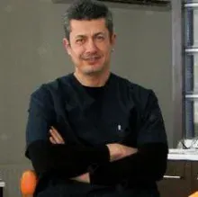 Dt. Hamdi Özdemir — Diş Hekimi, Denizli. Portre fotoğrafı.