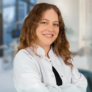 Dr. Dt. Selin Bulgu — Endodonti, Zeytinburnu, İstanbul. Portre fotoğrafı.
