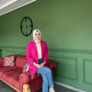 Dkt. İlknur Coşkun Karaveli — Dil ve Konuşma Terapisi, Karabük. Portre fotoğrafı.