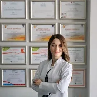 Uzm. Dyt. Hilal Konak — Diyetisyen, İstanbul. Portre fotoğrafı.