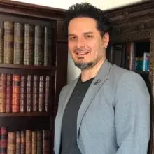 Dr. Öğr. Üyesi Zengibar Özarslan — Psikiyatri. Portre fotoğrafı.