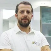 Dt. Serdar Çekiç — Diş Hekimi, İstanbul. Portre fotoğrafı.