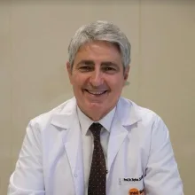 Prof. Dr. Tayfun Şahinkanat — Üroloji, Çukurova, Adana. Portre fotoğrafı.