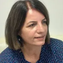 Psk. Hülya Topal — Psikoloji, Mersin. Portre fotoğrafı.