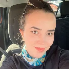 Dt. Rabia Nur Kara — Diş Hekimi, Uşak. Portre fotoğrafı.