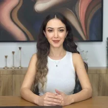 Op. Dr. Gizem Türk — Plastik Rekonstrüktif Ve Estetik Cerrahi, Mersin. Portre fotoğrafı.