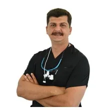 Dr. Dt. Onur Demir — Endodonti, İstanbul. Portre fotoğrafı.