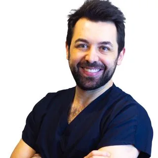 Dr. Öğr. Üyesi Erhan Karaalp — Kadın Hastalıkları Ve Doğum, İstanbul. Portre fotoğrafı.