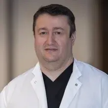 Dr. Şenol Öztürk — Pratisyen, Üsküdar, İstanbul. Portre fotoğrafı.