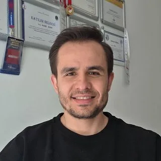 Dyt. Kadir Gezen — Diyetisyen, Afyonkarahisar. Portre fotoğrafı.