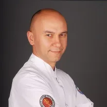 Op. Dr. Yavuz Arıkan — Ortopedi Ve Travmatoloji, İstanbul. Portre fotoğrafı.