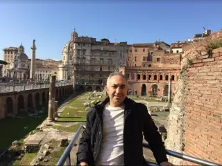 Op. Dr. Suat Karataş profilinde yer alan galeri fotoğrafı.