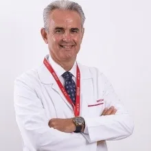 Prof. Dr. Volkan Hazar — Çocuk onkolojisi, Antalya. Portre fotoğrafı.