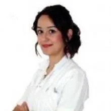 Dyt. Serap Akçay — Diyetisyen. Portre fotoğrafı.