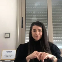 Psk. Yağmur Gökşen — Psikoloji. Portre fotoğrafı.