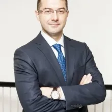 Uzm. Dr. Metin Alış — İstanbul. Portre fotoğrafı.