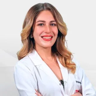 Dyt. Sıla Yeşilyaprak — Diyetisyen, Karşıyaka, İzmir. Portre fotoğrafı.