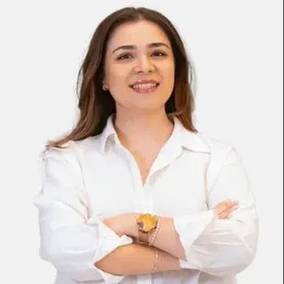 Dt. İremnur Bostancı — Diş Hekimi, Tepebaşı, Eskişehir. Portre fotoğrafı.