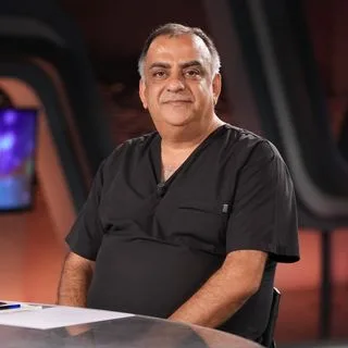 Dr. Mehmet Çelikel — İstanbul. Portre fotoğrafı.
