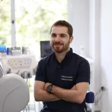 Dr. Dt. Münip Çolakoğlu — İstanbul. Portre fotoğrafı.