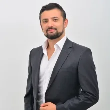 Psk. Kağan Ay — Psikoloji, İzmir. Portre fotoğrafı.