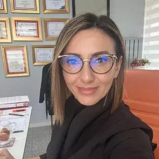 Uzm. Ody. Emine Demirel — Odyoloji (Dil, Konuşma ve Ses Bozuklukları), Ankara. Portre fotoğrafı.