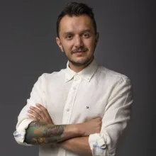Dr. Kerem Çolakoğlu — Pratisyen, İzmir. Portre fotoğrafı.