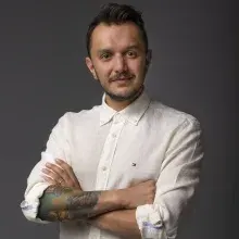 Dr. Kerem Çolakoğlu — Pratisyen, İzmir. Portre fotoğrafı.
