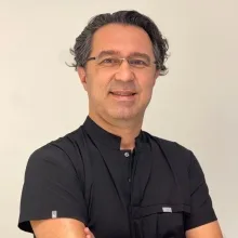 Dr. Dt. Deniz Sönmez — Çocuk Diş Hekimliği (Pedodonti), Aydın. Portre fotoğrafı.