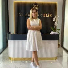 Dt. Fatma Çelik — Diş Hekimi, Mersin. Portre fotoğrafı.