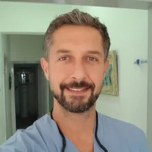 Dr. Dt. Tamer Eroğlu — Ankara. Portre fotoğrafı.