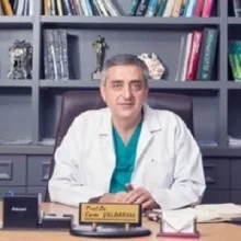 Prof. Dr. Cem Yıldırım — Göz Hastalıkları, Denizli. Portre fotoğrafı.