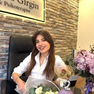 Psk. Öykü Nisa Öztürk — Psikoloji, Zonguldak. Portre fotoğrafı.