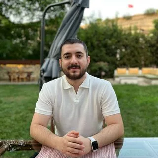 Dkt. Fatih İnal — Dil ve Konuşma Terapisi, Karabük. Portre fotoğrafı.
