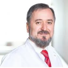 Prof. Dr. Sinan Yol — Şişli, İstanbul. Portre fotoğrafı.