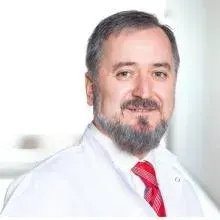 Prof. Dr. Sinan Yol — Şişli, İstanbul. Portre fotoğrafı.