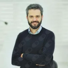 Op. Dr. Mahmut Ulvi Kayalı — Plastik Rekonstrüktif Ve Estetik Cerrahi, Antalya. Portre fotoğrafı.