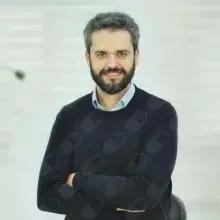 Op. Dr. Mahmut Ulvi Kayalı — Plastik Rekonstrüktif Ve Estetik Cerrahi, Antalya. Portre fotoğrafı.